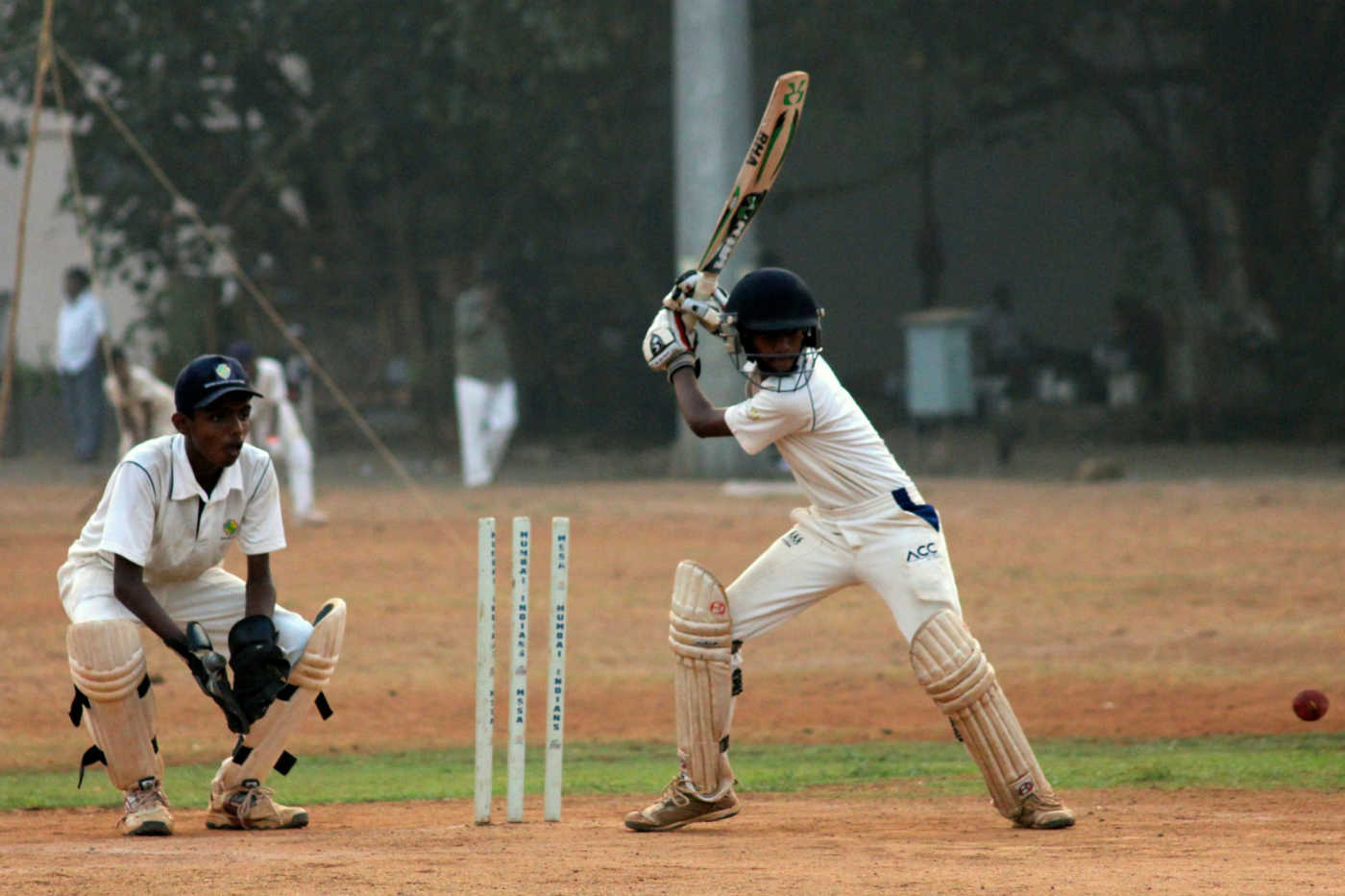 Популярные виды спорта в великобритании. Ашвани Чопра крикет. Крикет Браун. Игра в крикет в Великобритании. Гольф крикет.