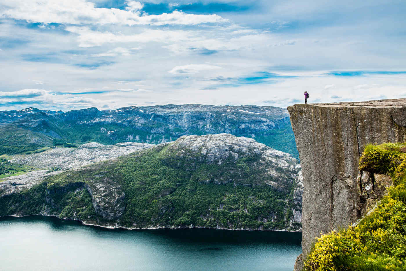 cliffs by white mountain black flats