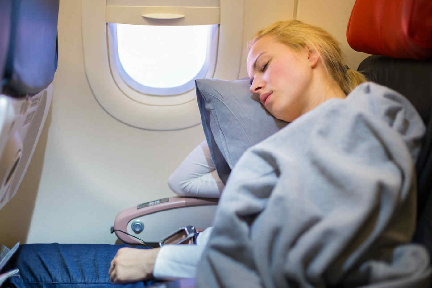 Helpful Tips for Sleeping on Long Flights