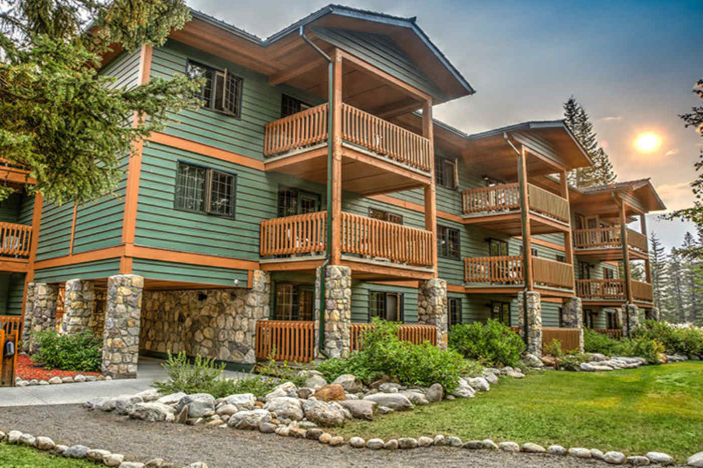 Lake Louise Inn, Lake Louise | GreatValueVacations.com