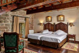 Parador de Olite • Guest Room