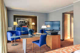 Mercure Hotel & Residenz Berlin Checkpoint Charlie, Guest Room, Living Area