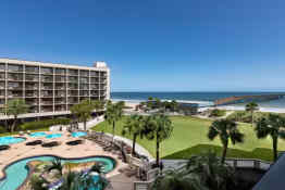 DoubleTree Resort by Hilton Myrtle Beach Oceanfront — View of Pool