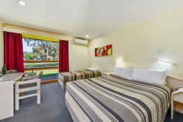 William Macintosh Motor Lodge • Guest Room