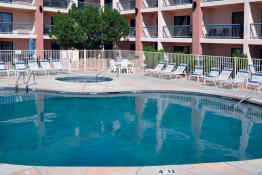 Grand Canyon Plaza Hotel: Outdoor Swimming Pool