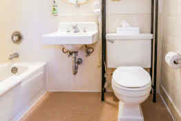 Yavapai Lodge West - Bathroom