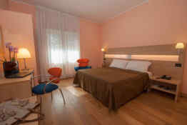 Hotel La Pergola - Guest Room