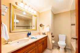 Radisson Blu Resort & Spa, Malta Golden Sands - Superior Room Sea View bathroom