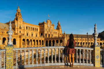 Views of a beautiful Square in Seville, Spain ☘