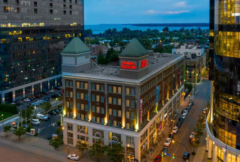 Hampton Inn & Suites Buffalo Downtown Exterior