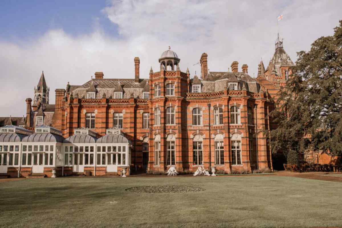 The Elvetham Hotel, Hook