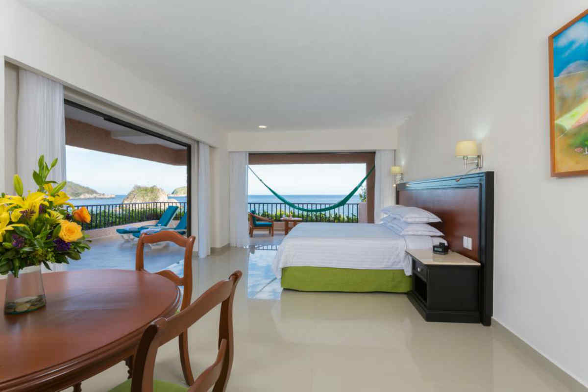 Deluxe balcony. Ocean Front Room Ocean Wing вид из окна. Deluxe with balcony, DBL,. Ocean view Deluxe Room Eva Lanka 4 персоны. Splash Beach Resort Deluxe with balcony DBL.