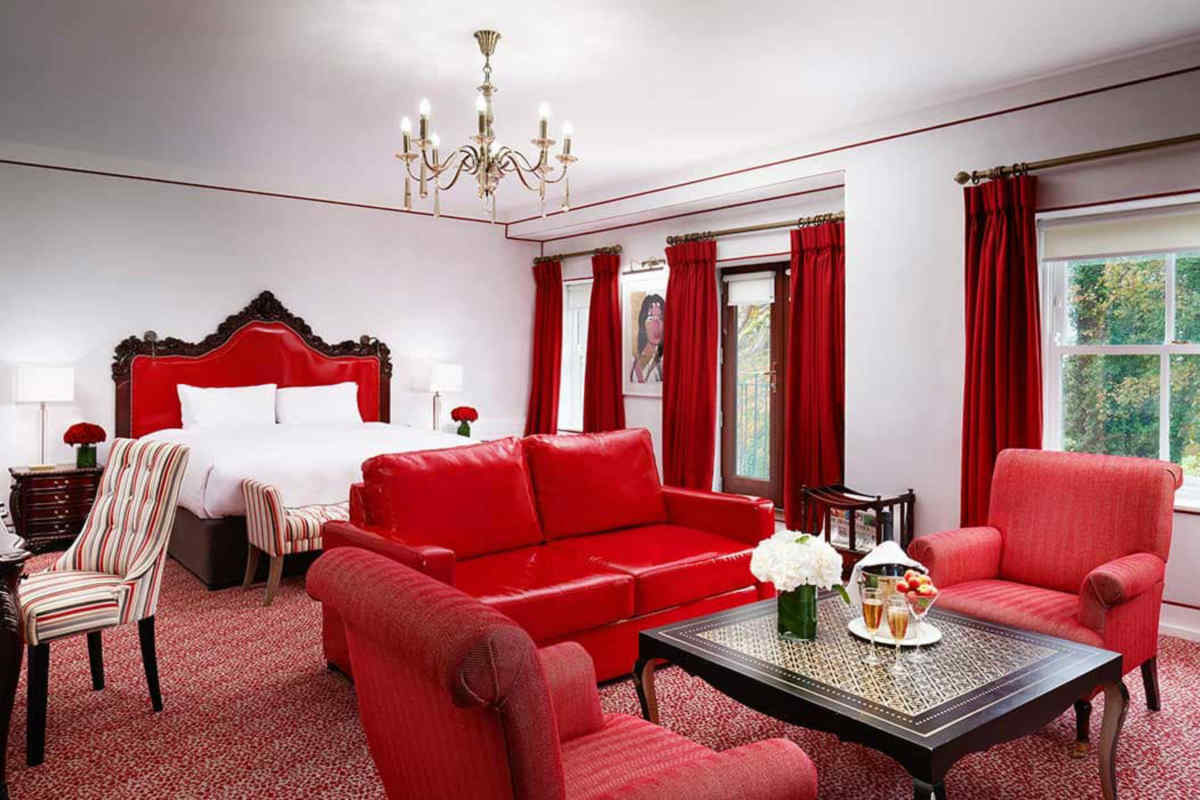 Red castle hotel отзывы. Отель замок Эшфорд (Ashford Castle), Ирландия. Ashford Castle Ирландия интерьер. Ф Эшфорд дизайнер. Замок Эшфорд внутри.