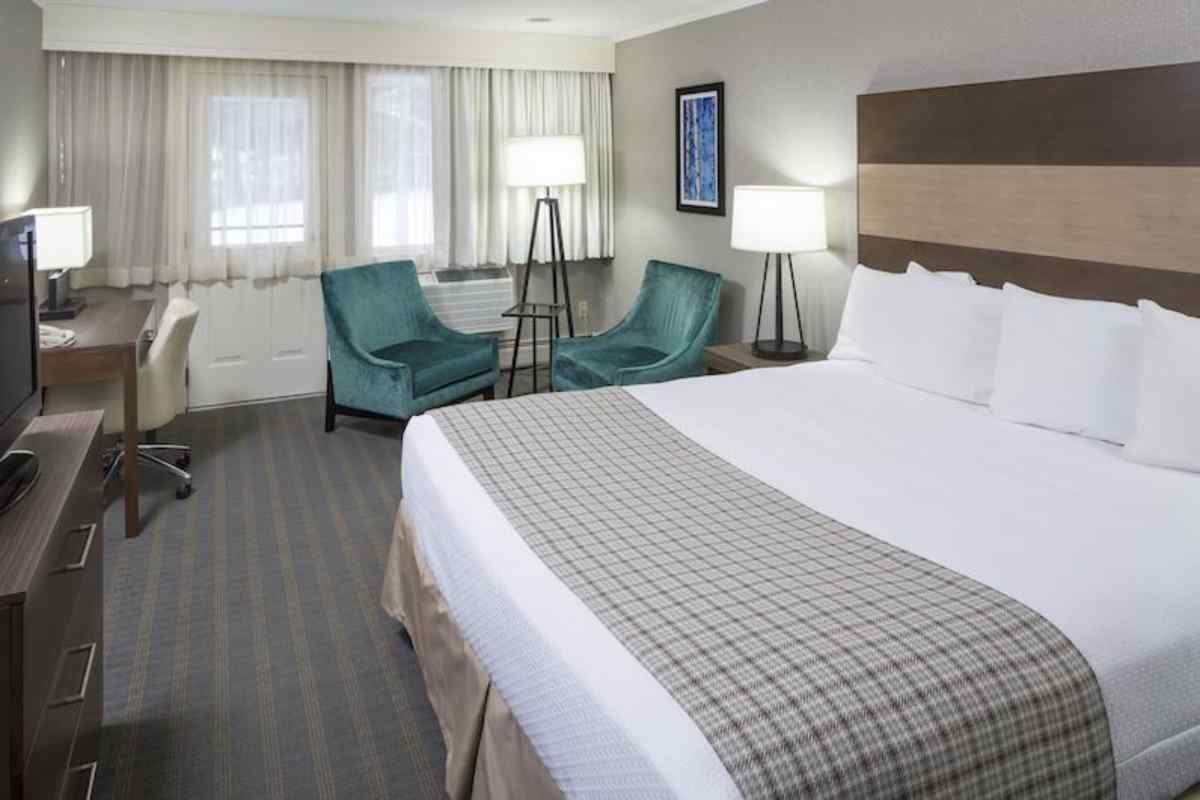 Golden Eagle Resort, Stowe