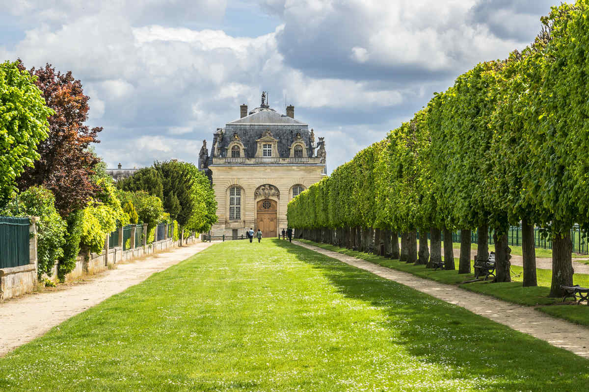 Vacation Package to Paris France Chateau Vacation Package