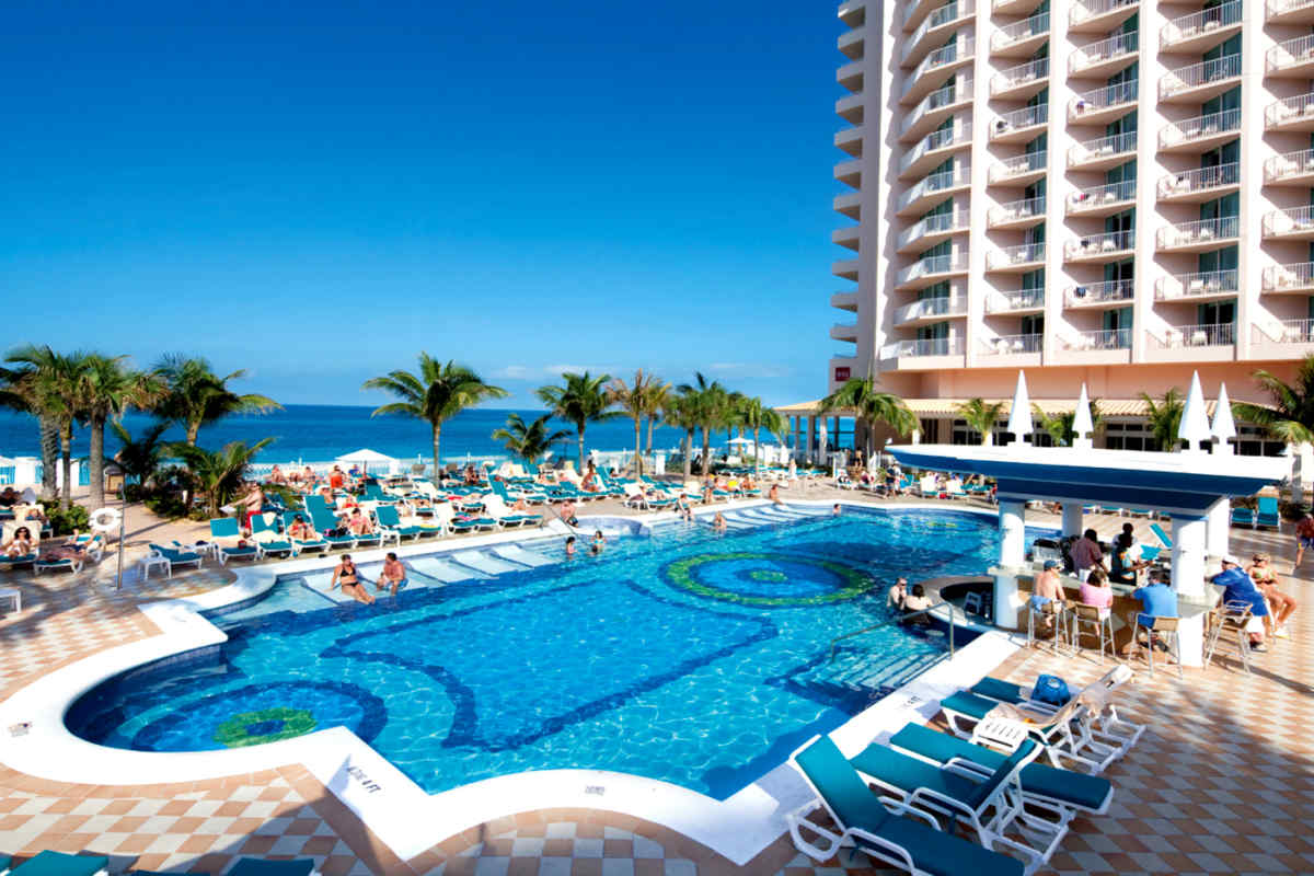 Vacation Package to the Bahamas | All-Inclusive Hotel Riu Palace