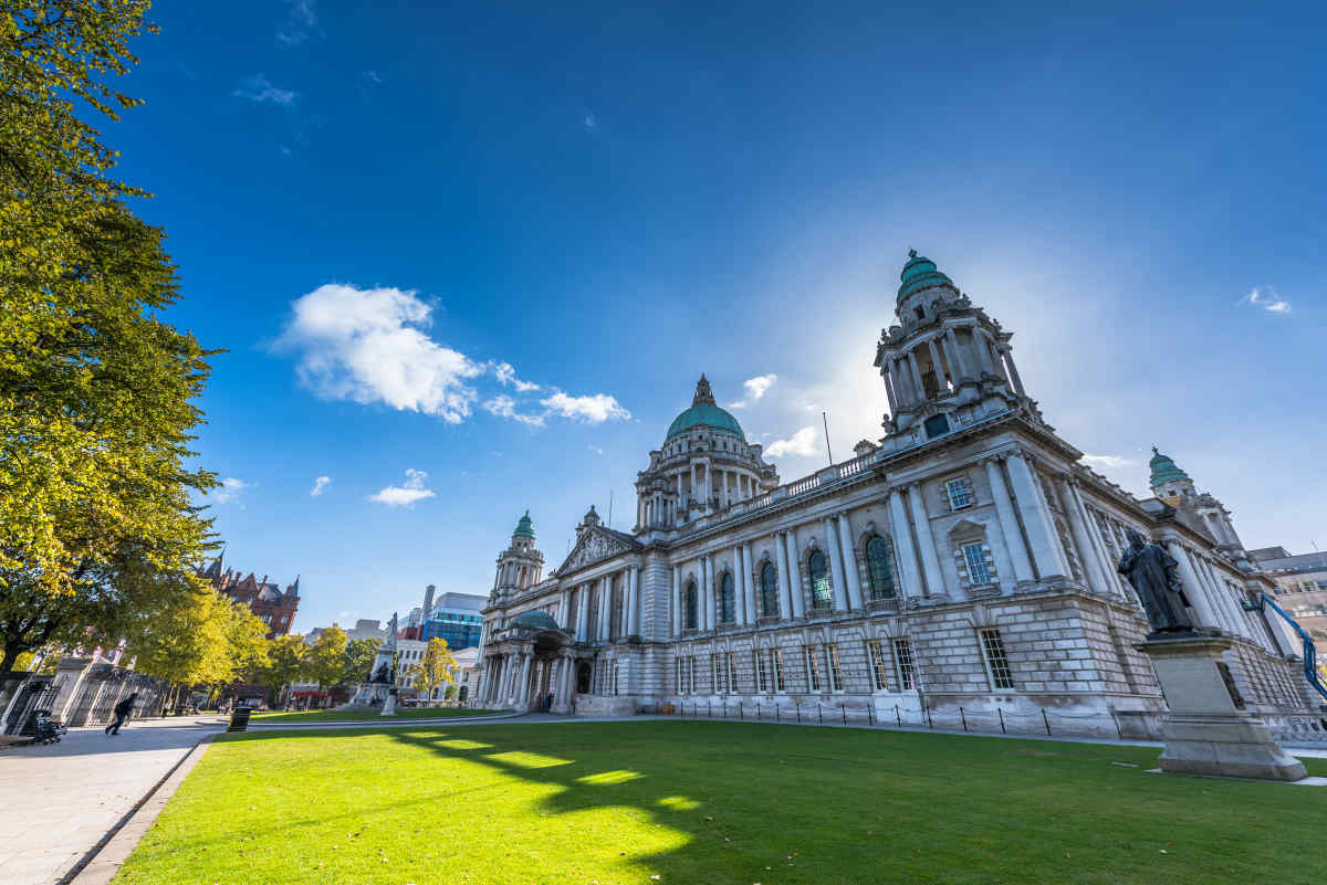 tourist attractions between dublin and belfast