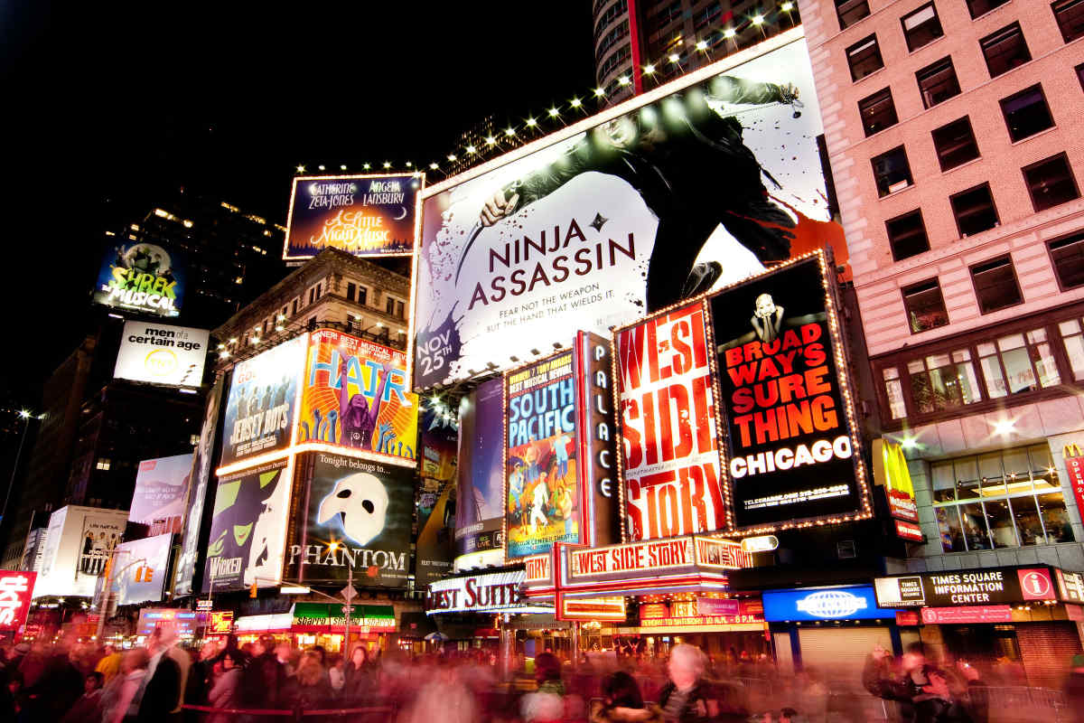 Vacation Package to NYC Explore NYC Luxury Times Square Hotel