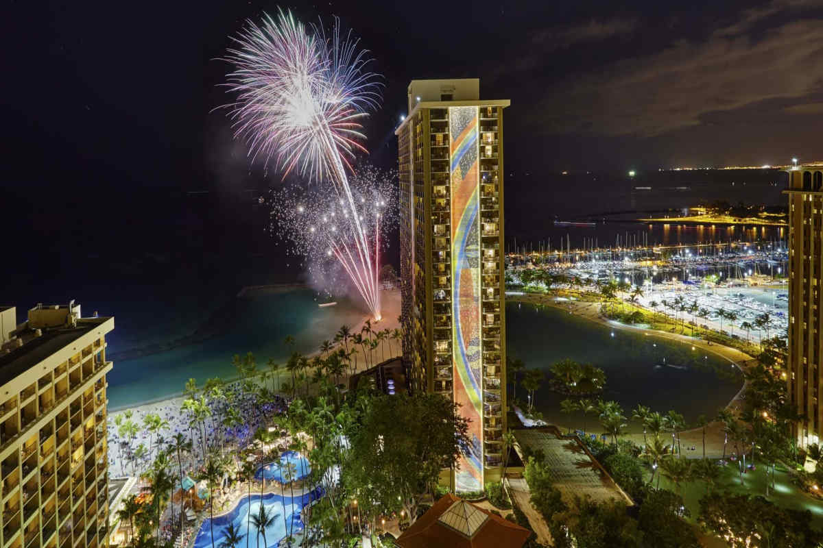 Travel PR News  Hilton Hawaiian Village Waikiki Beach Resort Announces  Christmas Dining Options