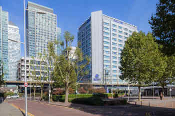 Hilton London Canary Wharf — Exterior