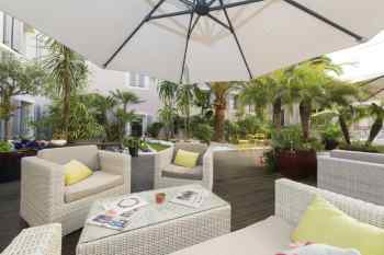 Hotel Beau Rivage • Patio