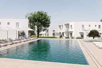 PRIMELIFE Carvoeiro - Image of the pool with the apartment building in the background