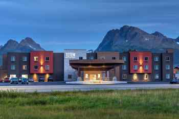 Exterior Hotel — Evening View