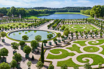 Visit the Versailles Garden in Paris