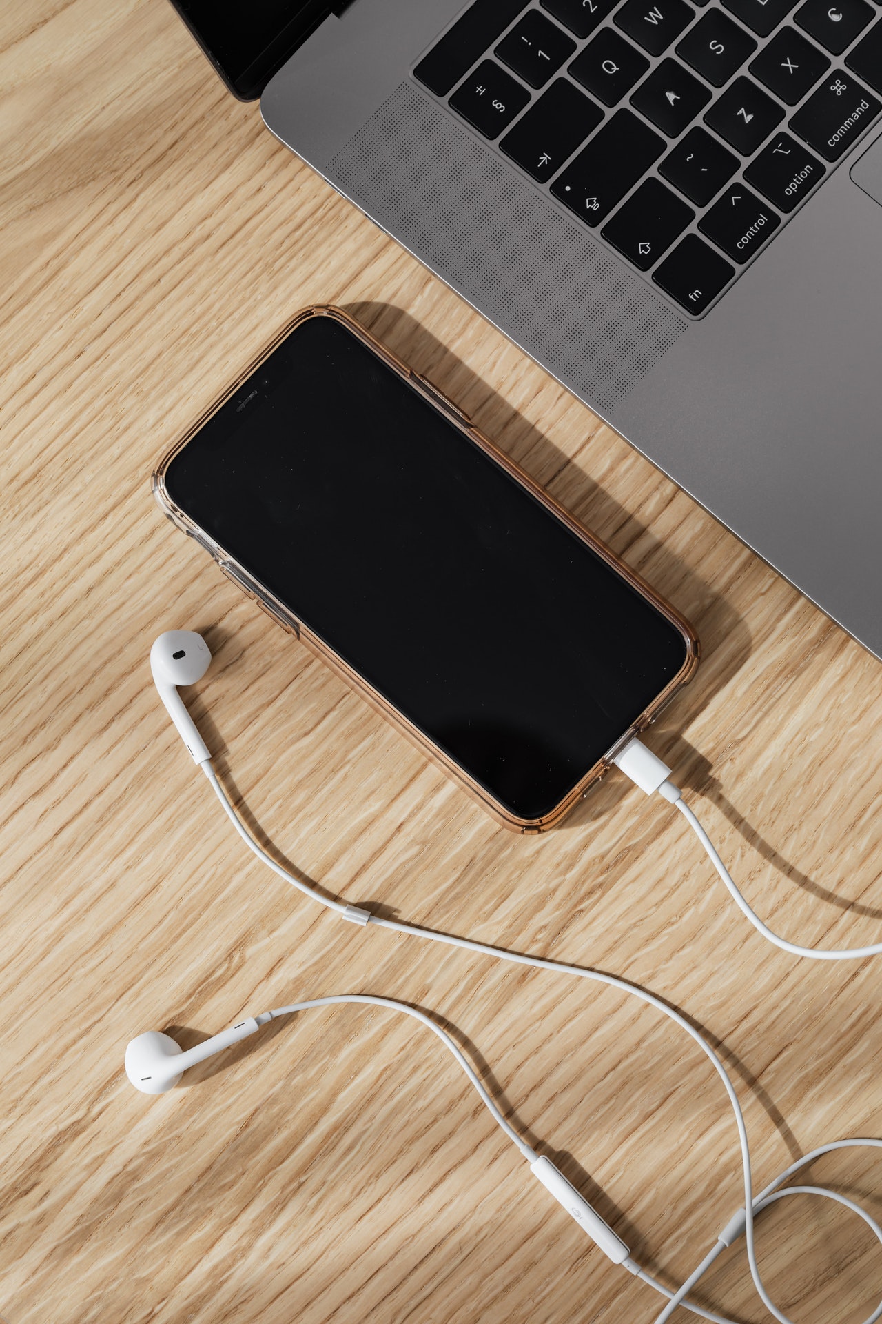 3 Business Trip Essentials You Should Never Forget 3 Phone and Laptop - Business Trip Essentials