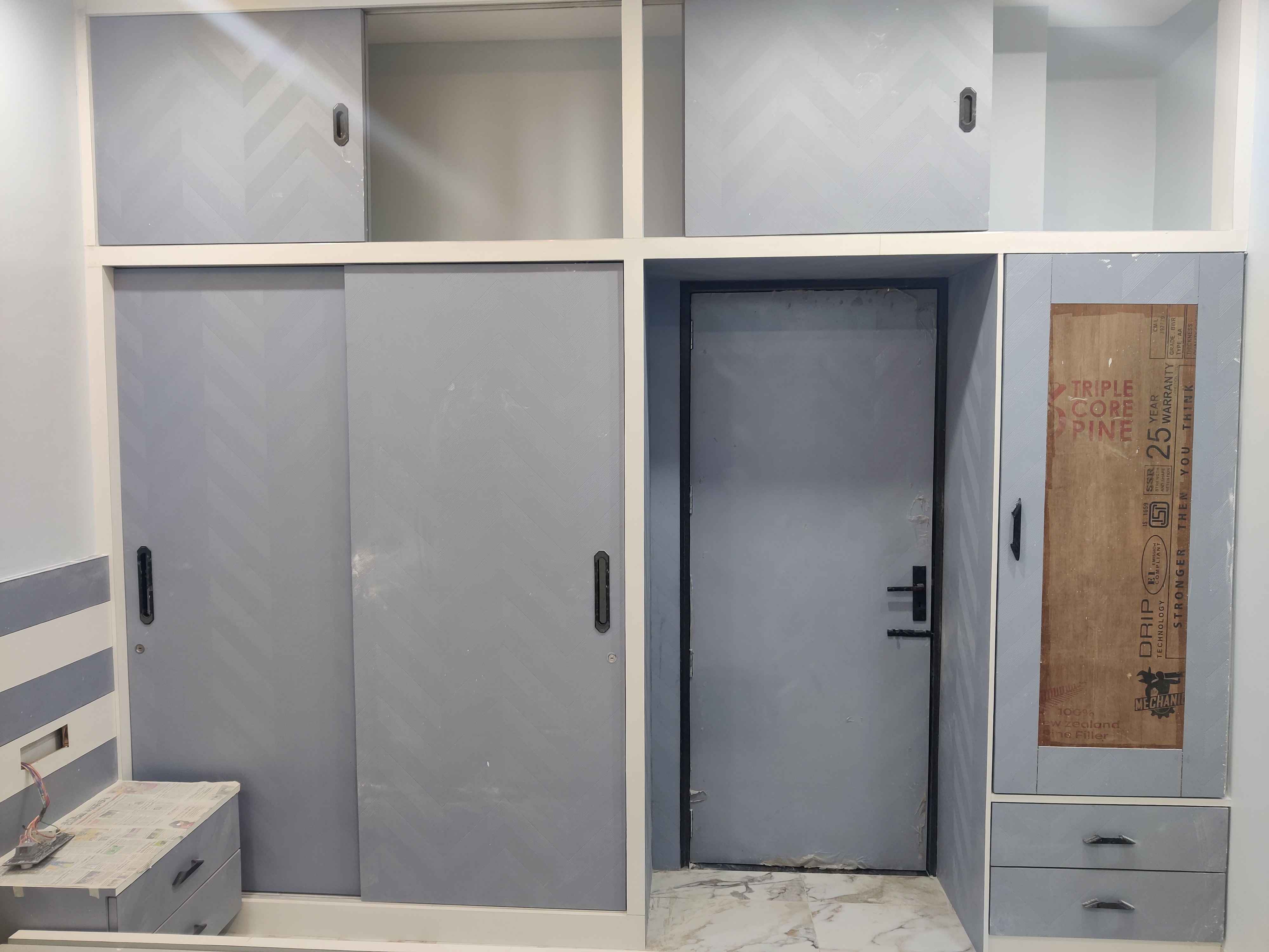 Bed n Cabinets