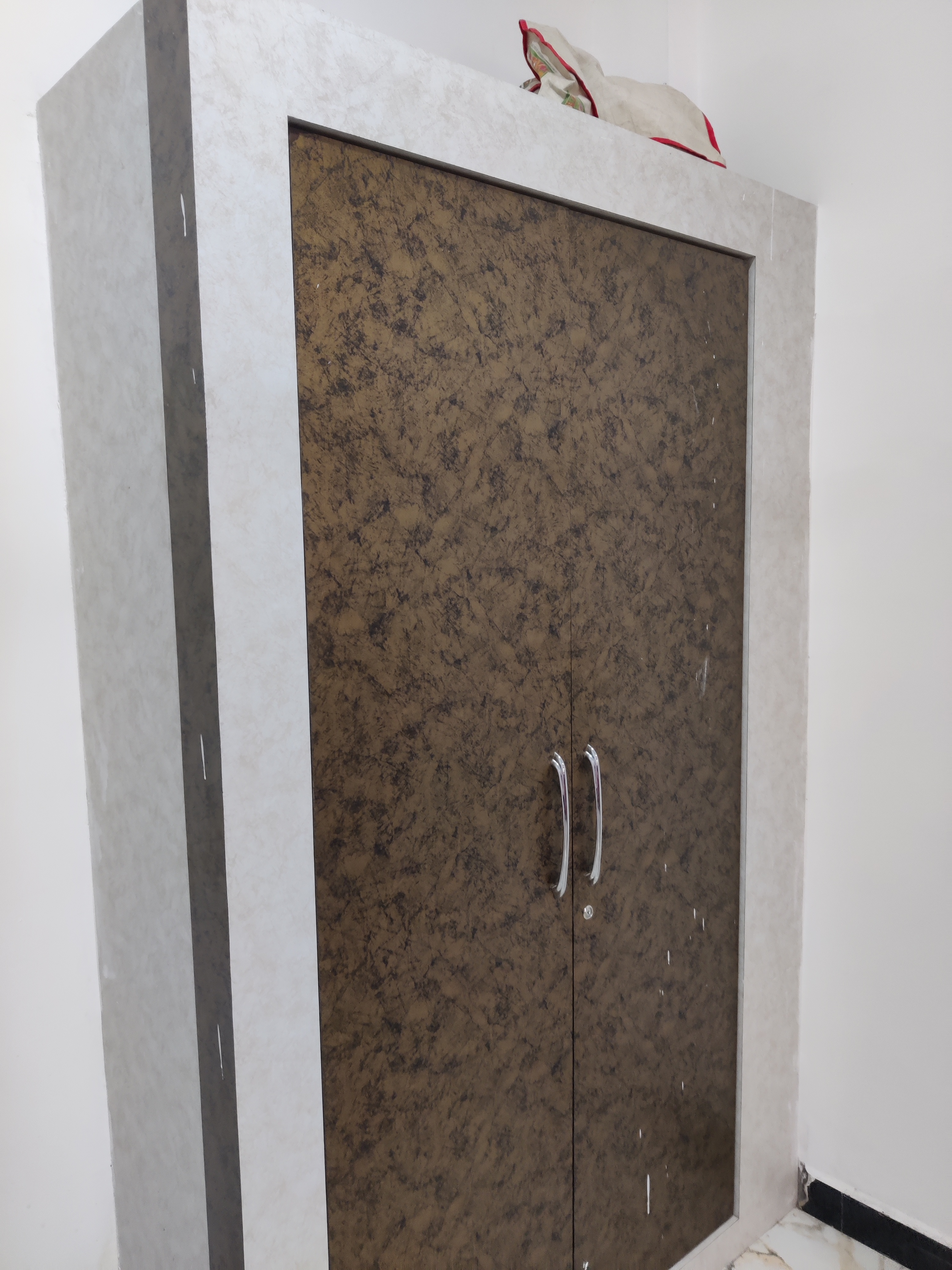 Bed n Cabinets