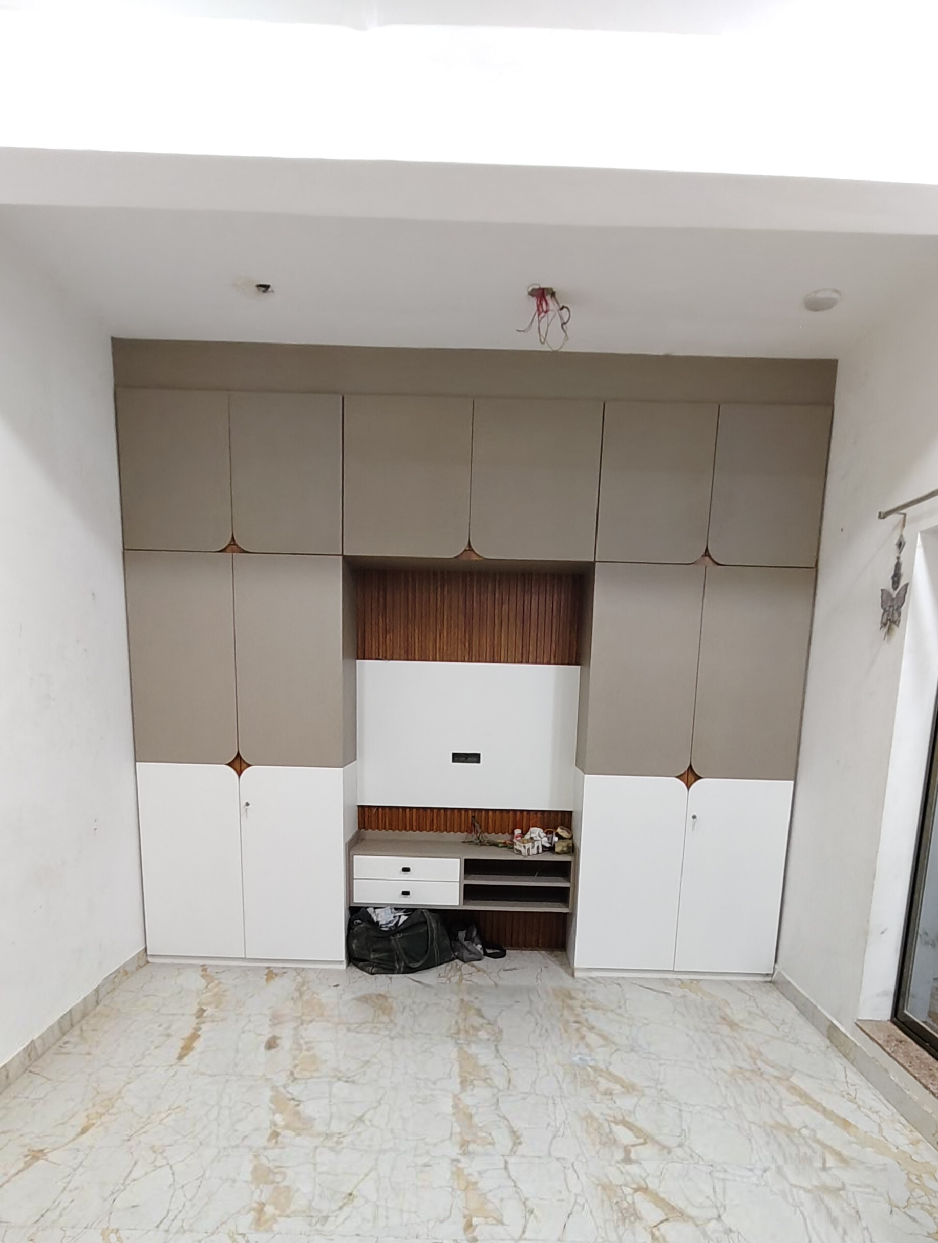 Bed n Cabinets