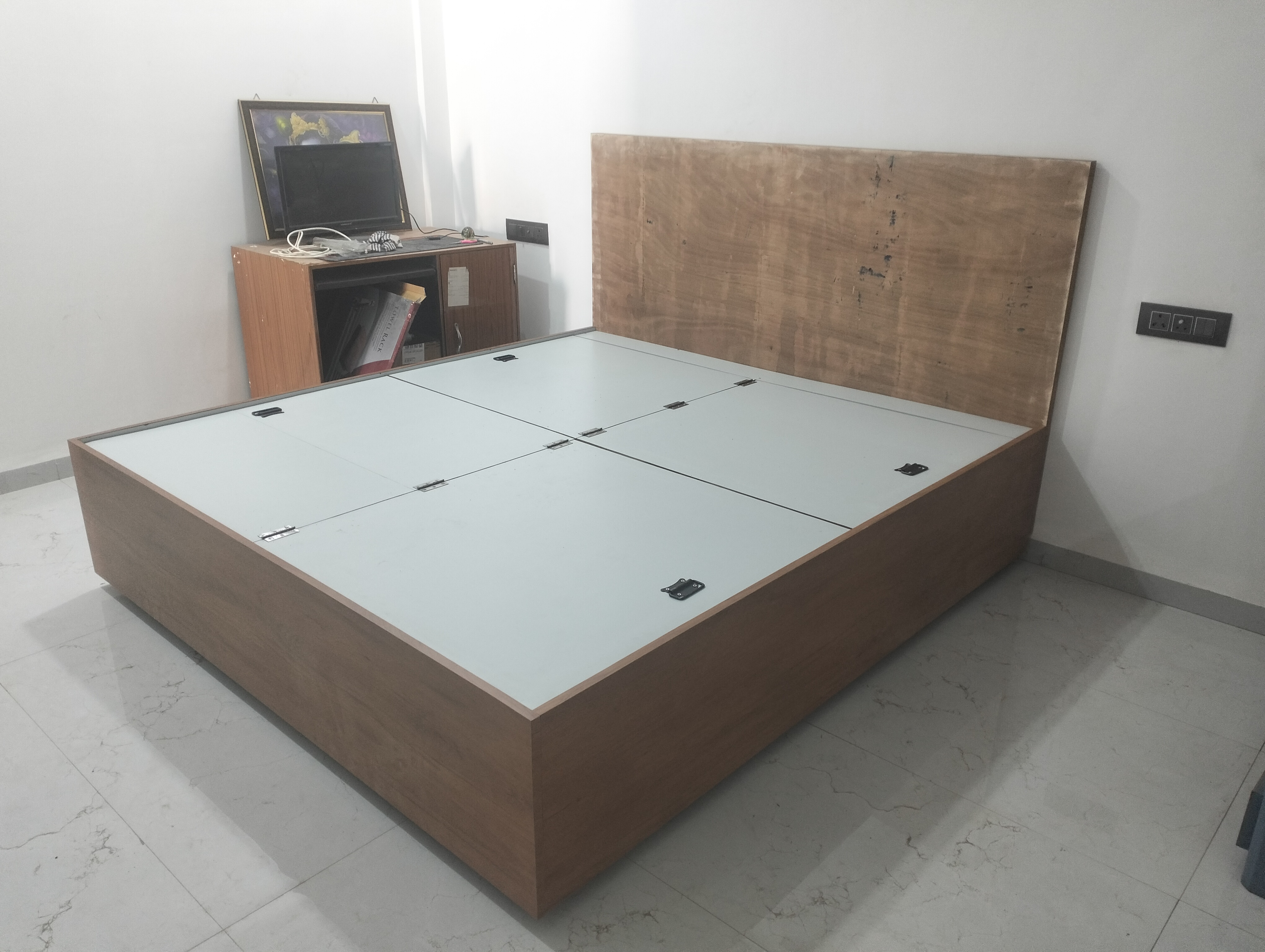 Bed n Cabinets