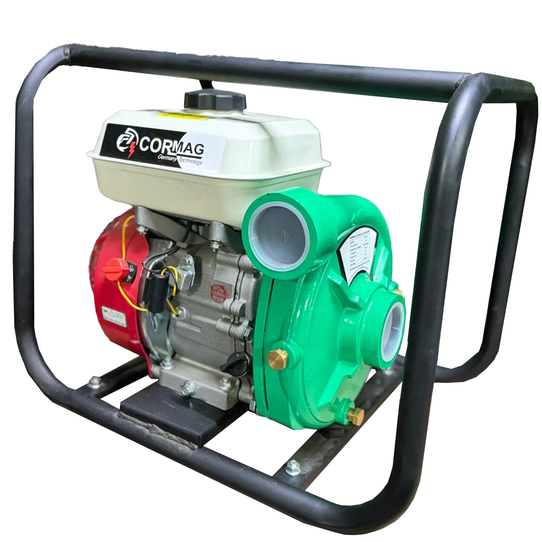 Motobomba CORMAG 6.5HP gasolina con carcaza de aluminio, 600 L/min de caudal y 30 m de altura máxima, ideal para riego y abastecimiento de agua.