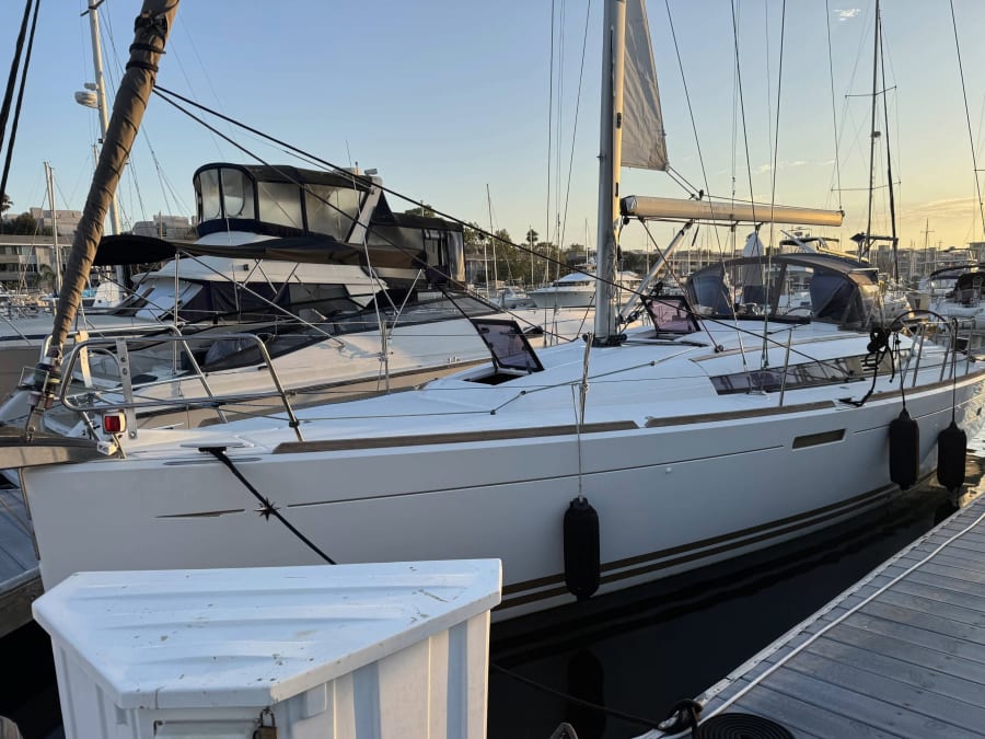 Wind of Change — Sailboat charter in Marina del Rey