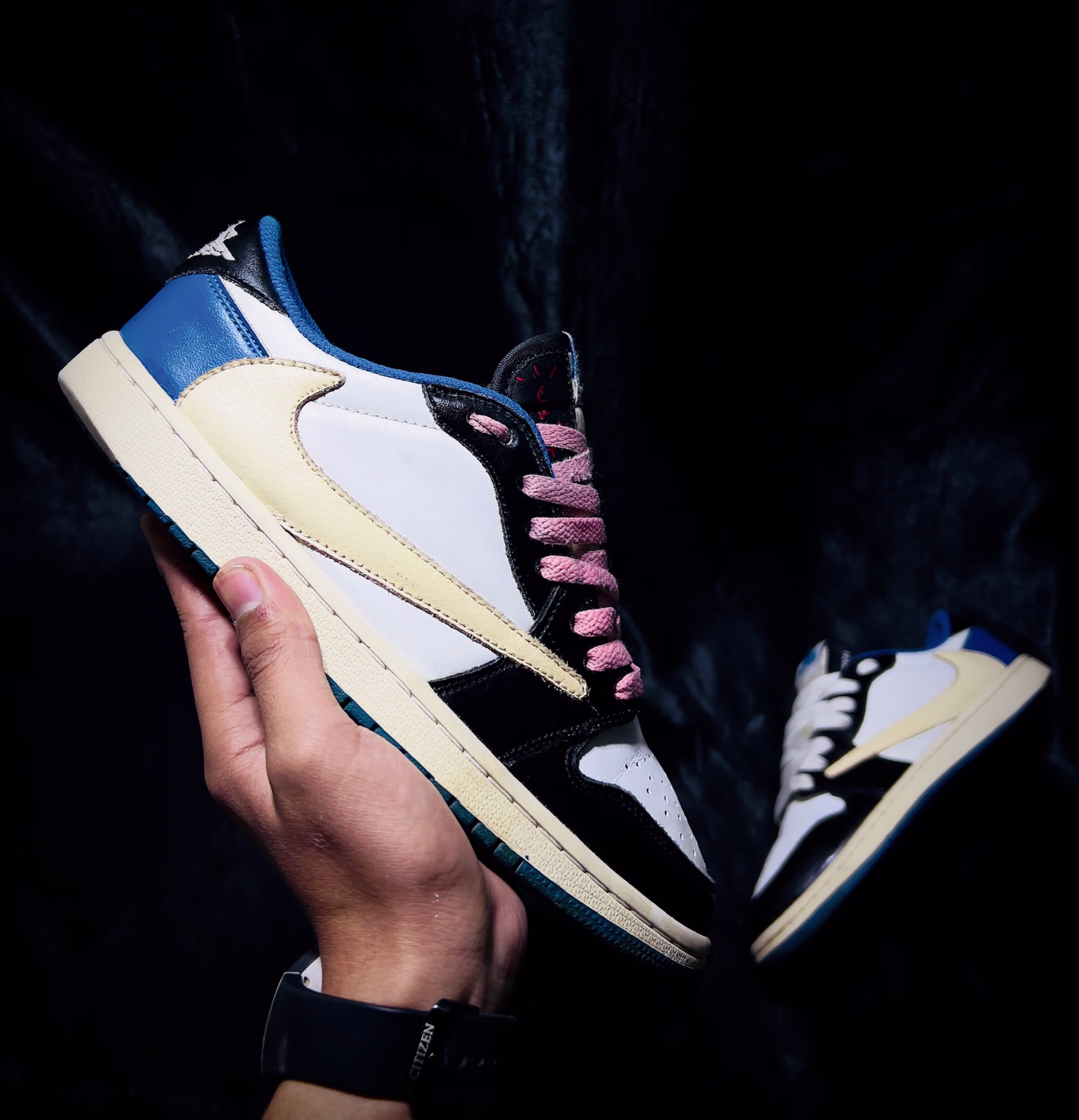 Travis Scott Jordan 1 low X Travis Scott Fregrmant s - 9/10 Preloved luxury in Pakistan