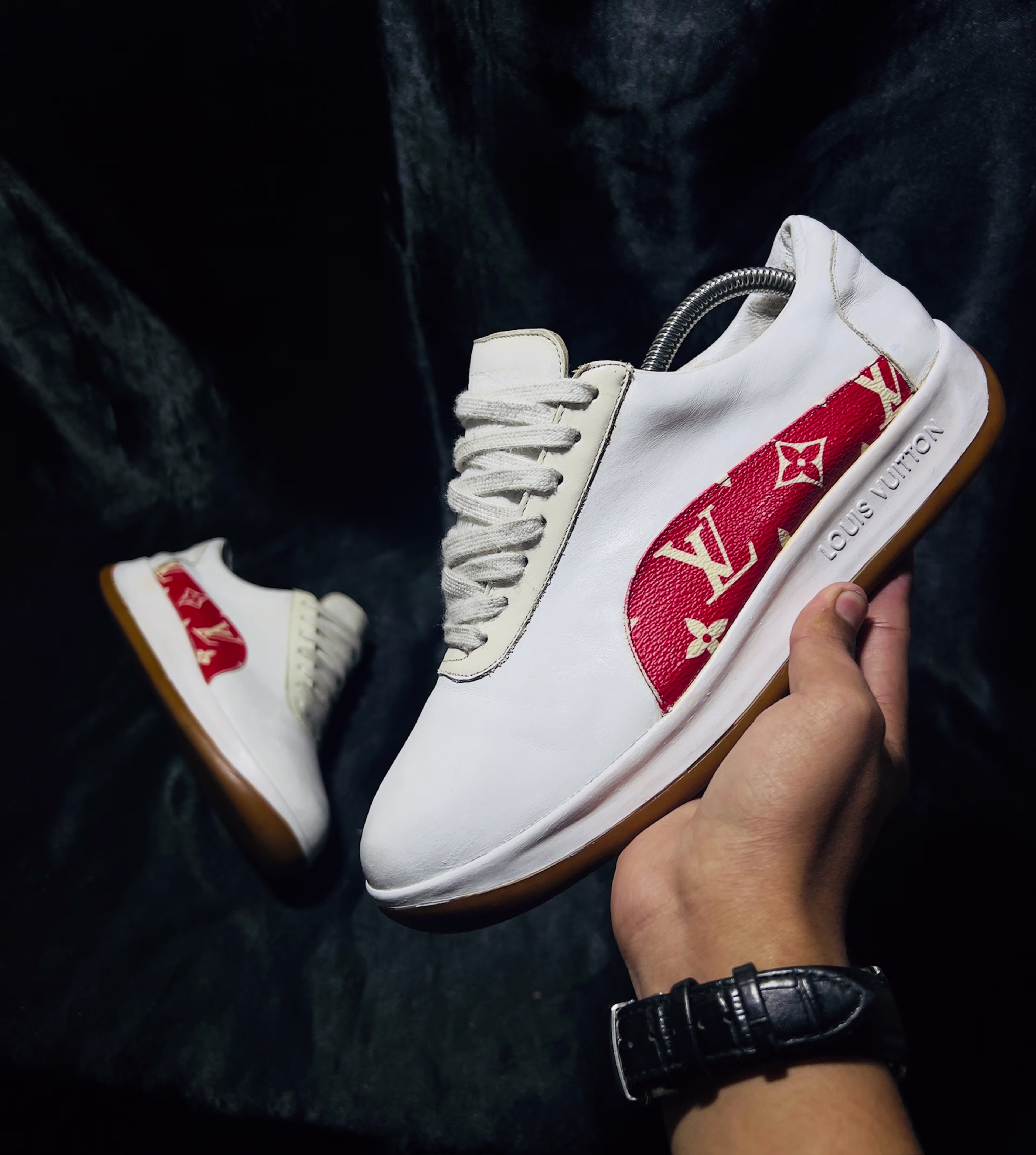 Louis Vuitton Louis Vuitton X supreme support - 9/10 Preloved luxury in Pakistan