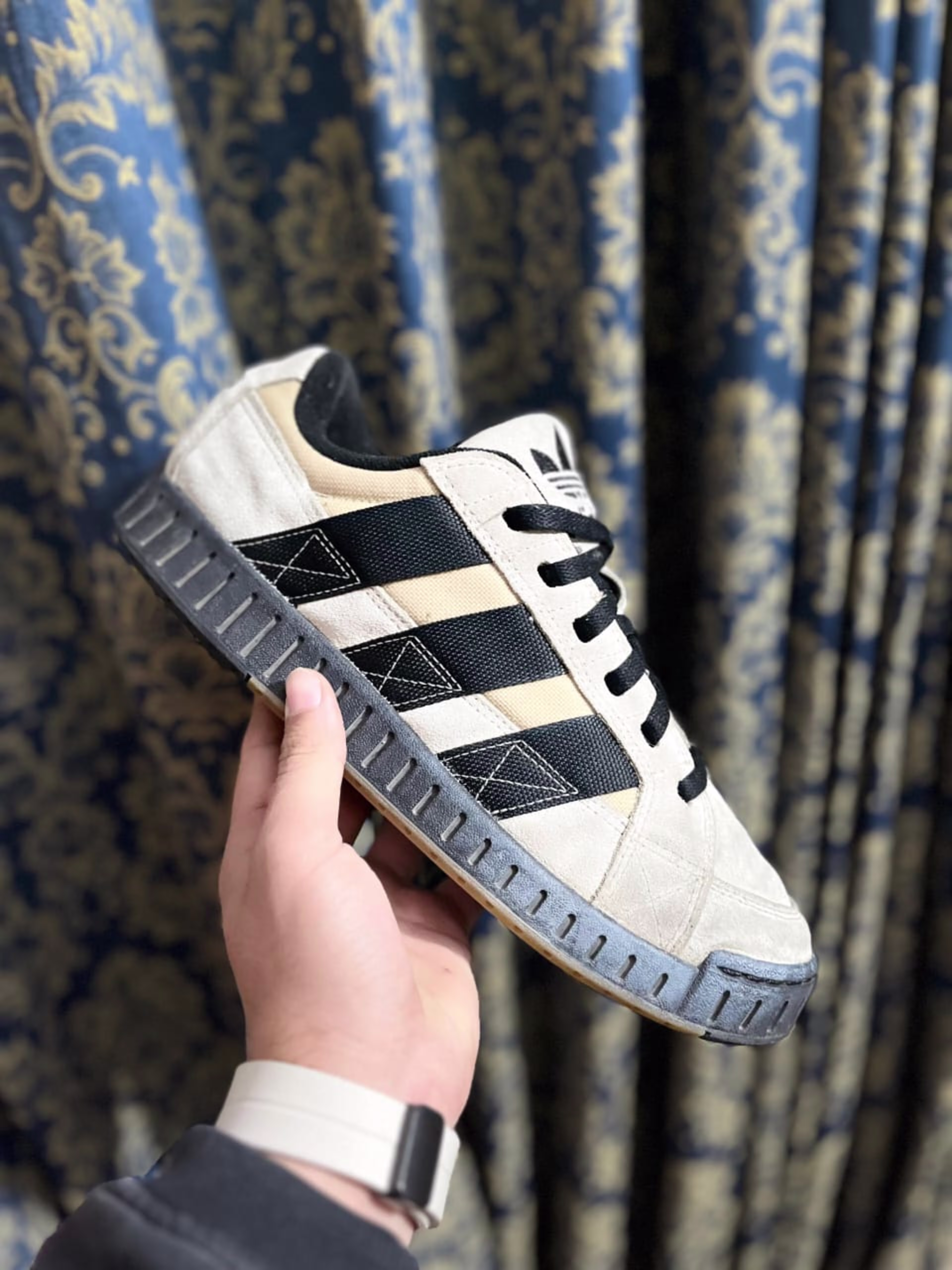 Adidas Adidas LWST beige sneakers  - 9/10 Preloved skateboarding in Pakistan