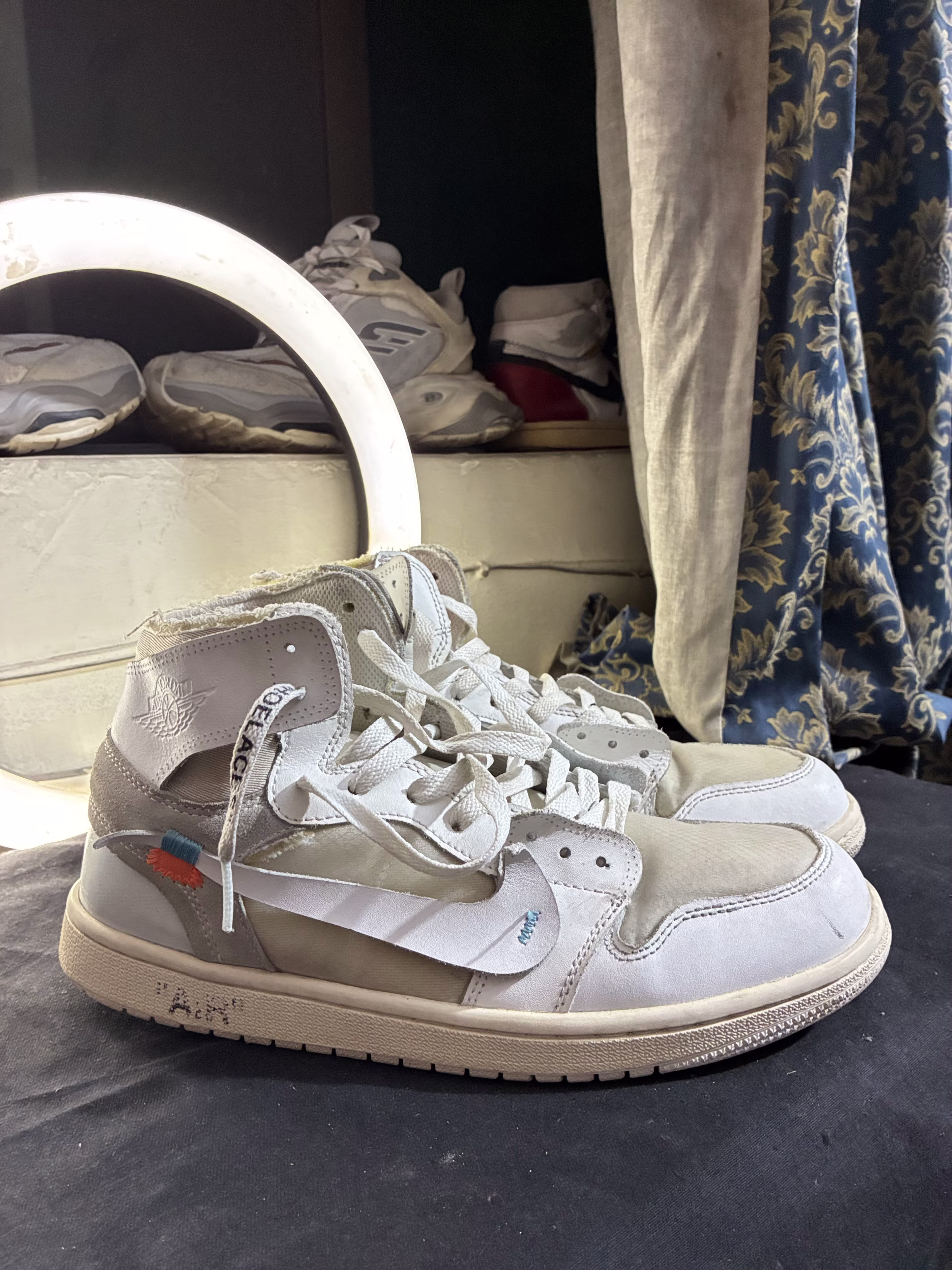 Jordan Jordan 1 high x off white euro - 9/10 Preloved basketball in Pakistan