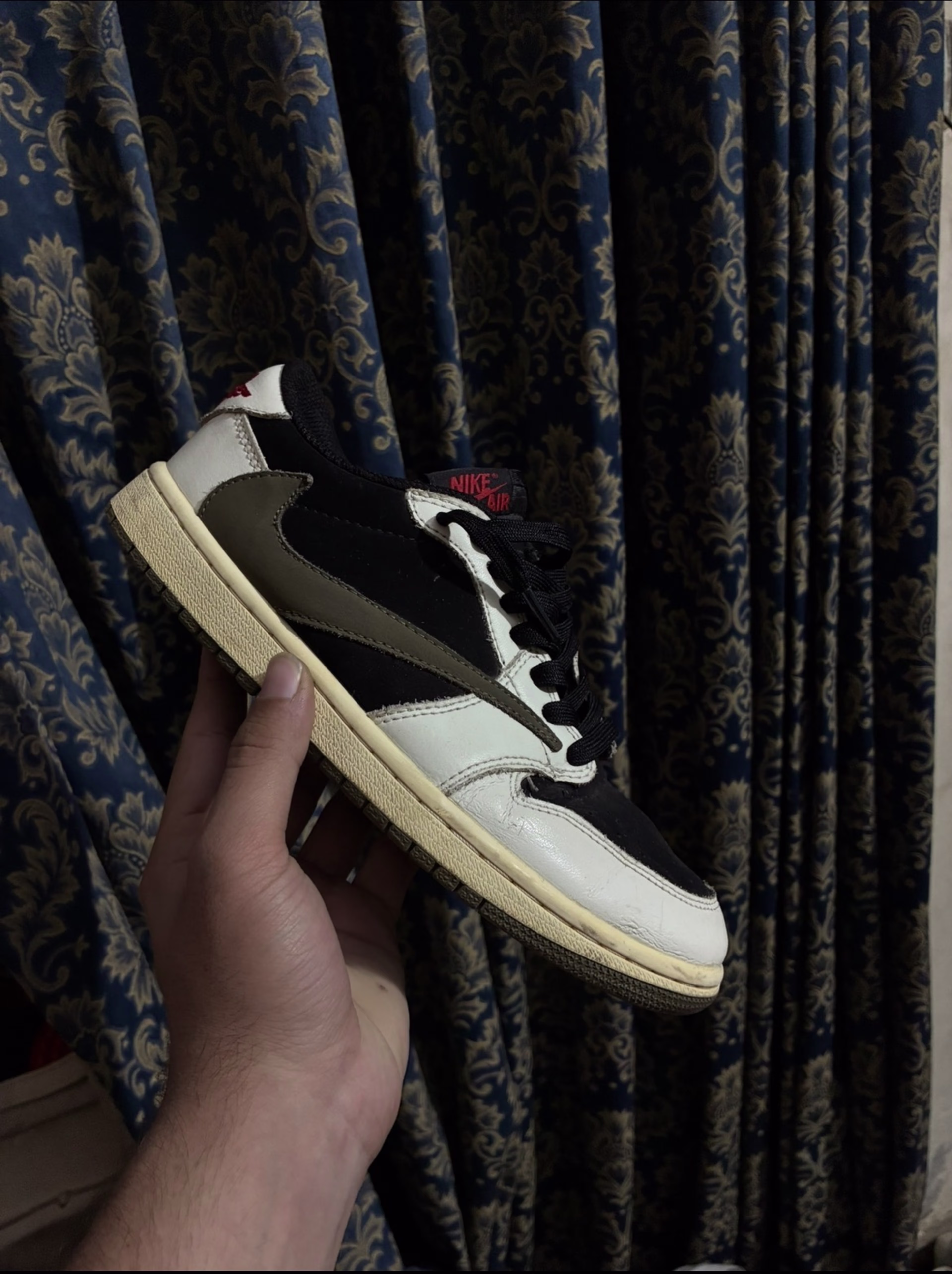 Jordan Jordan 1 low x travis Scott olive - 10/10 Preloved basketball in Pakistan