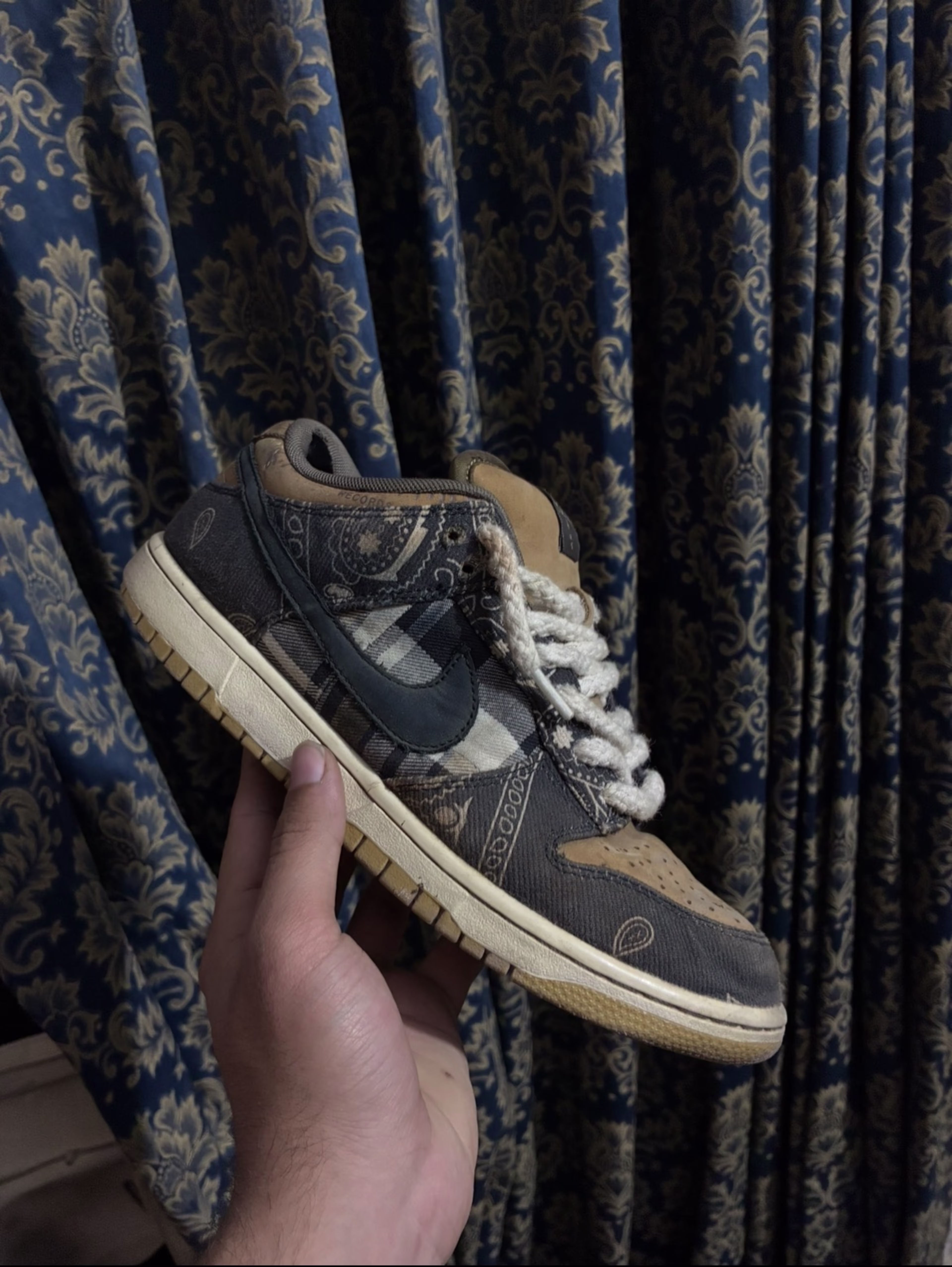 Nike Nike sb dunks low x Travis bandana - 10/10 Preloved basketball in Pakistan