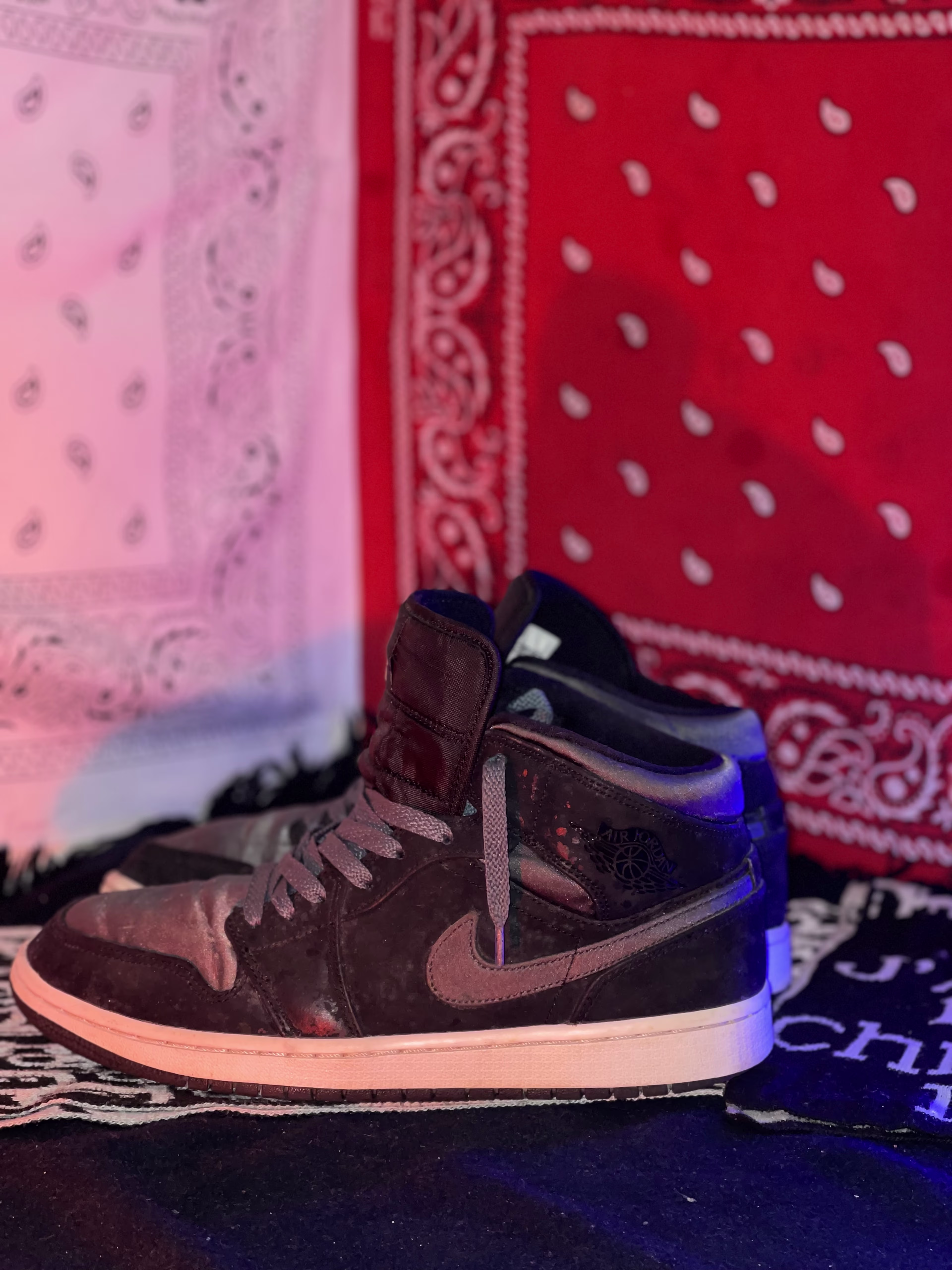 Jordan Jordan 1 mid black grey - 8/10 Preloved formal in Pakistan