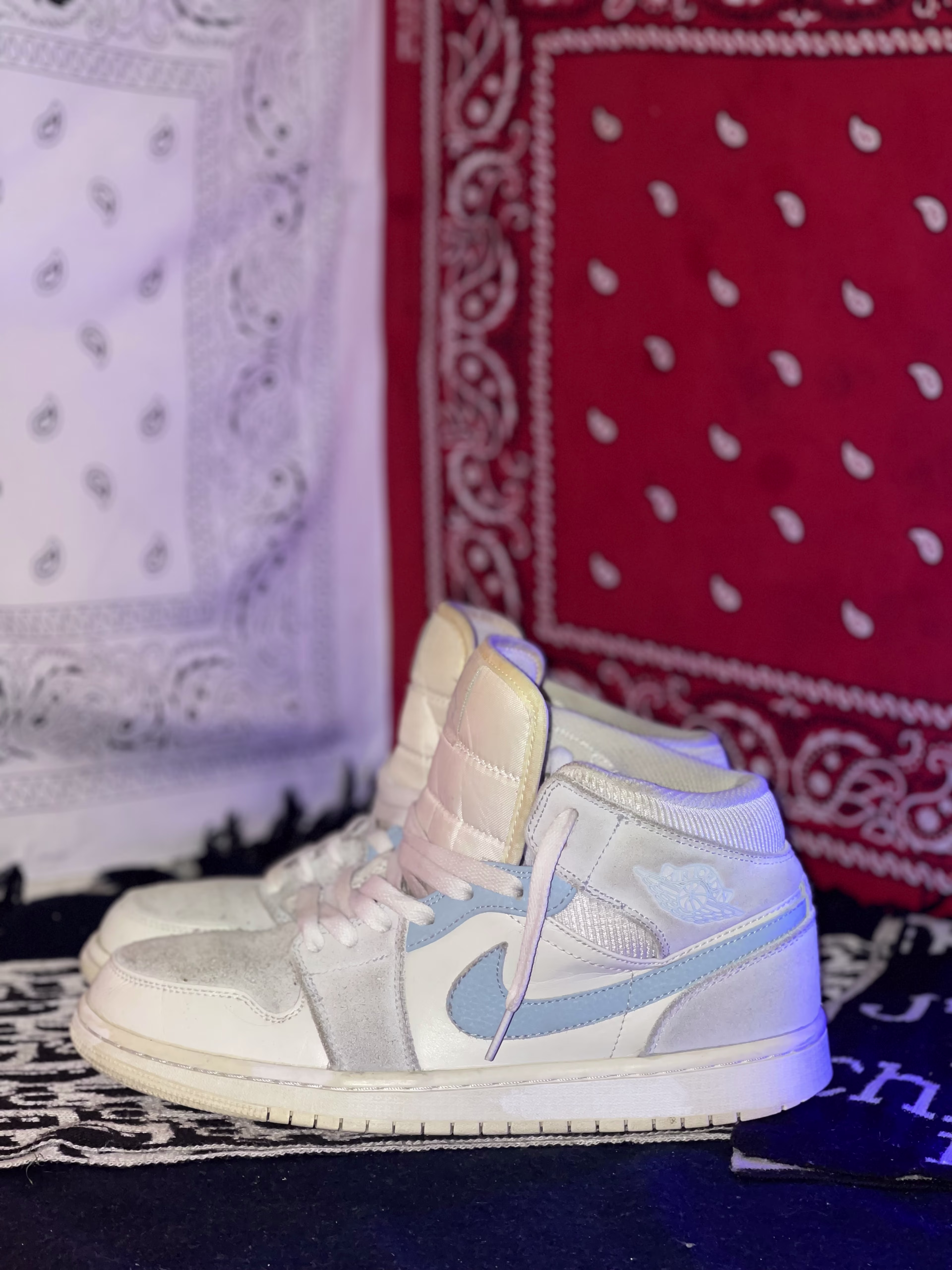 Jordan Jordan 1 mids - 9/10 Preloved formal in Pakistan