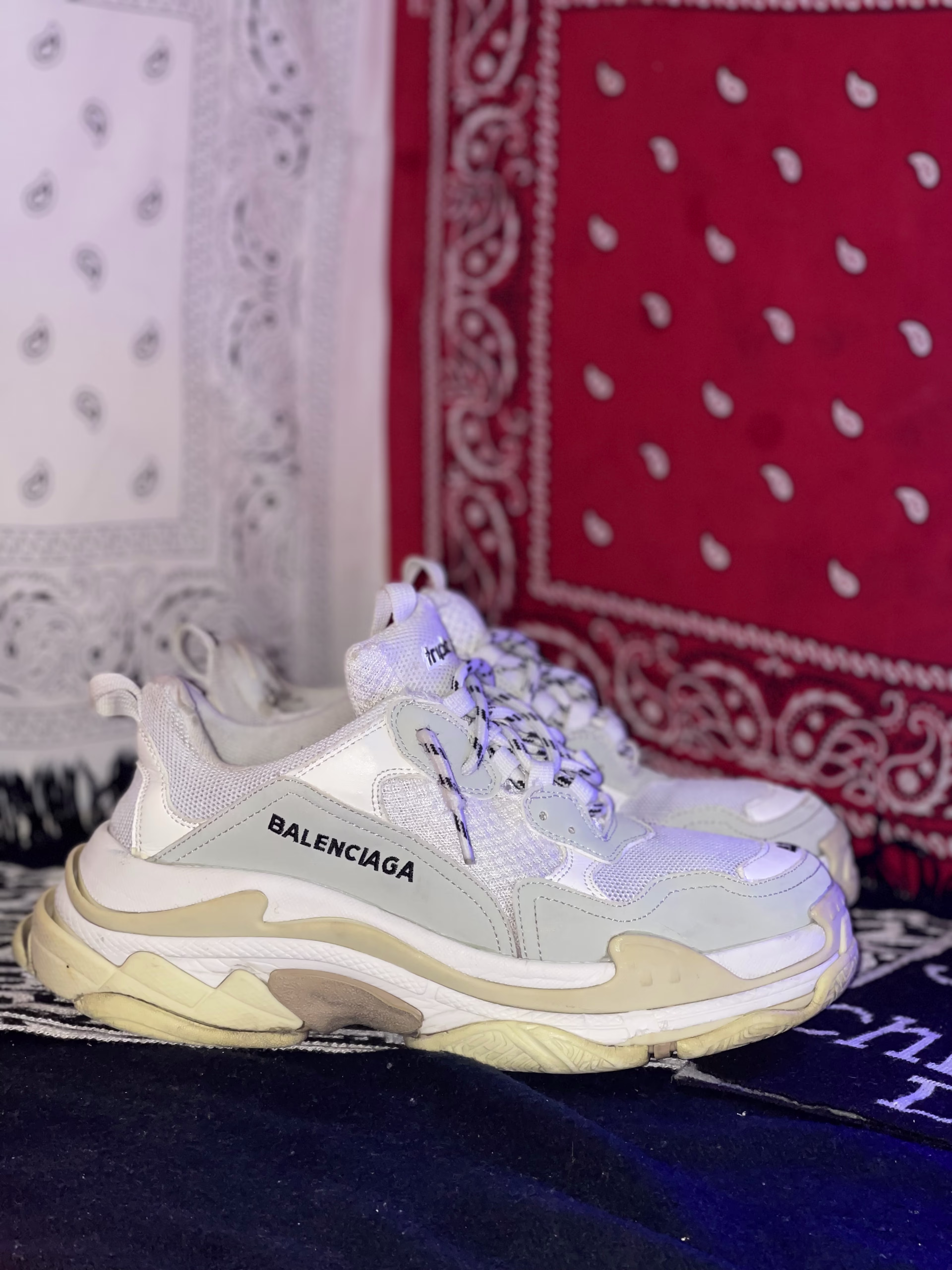 Balenciaga Balenciaga triple s white - 9/10 Preloved luxury in Pakistan