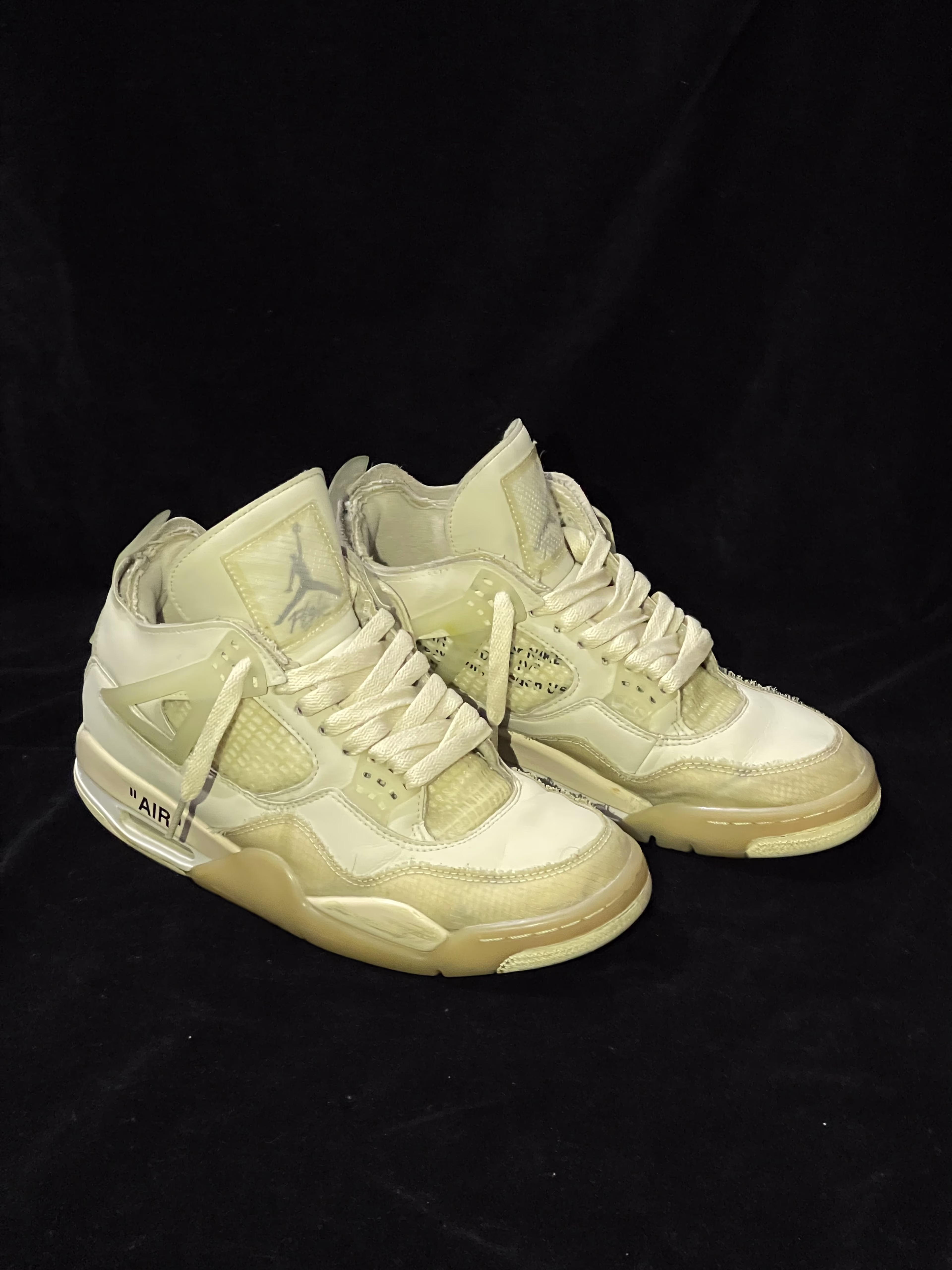 Off White Jordan 4 off white sail - 9/10 Preloved basketball in Pakistan