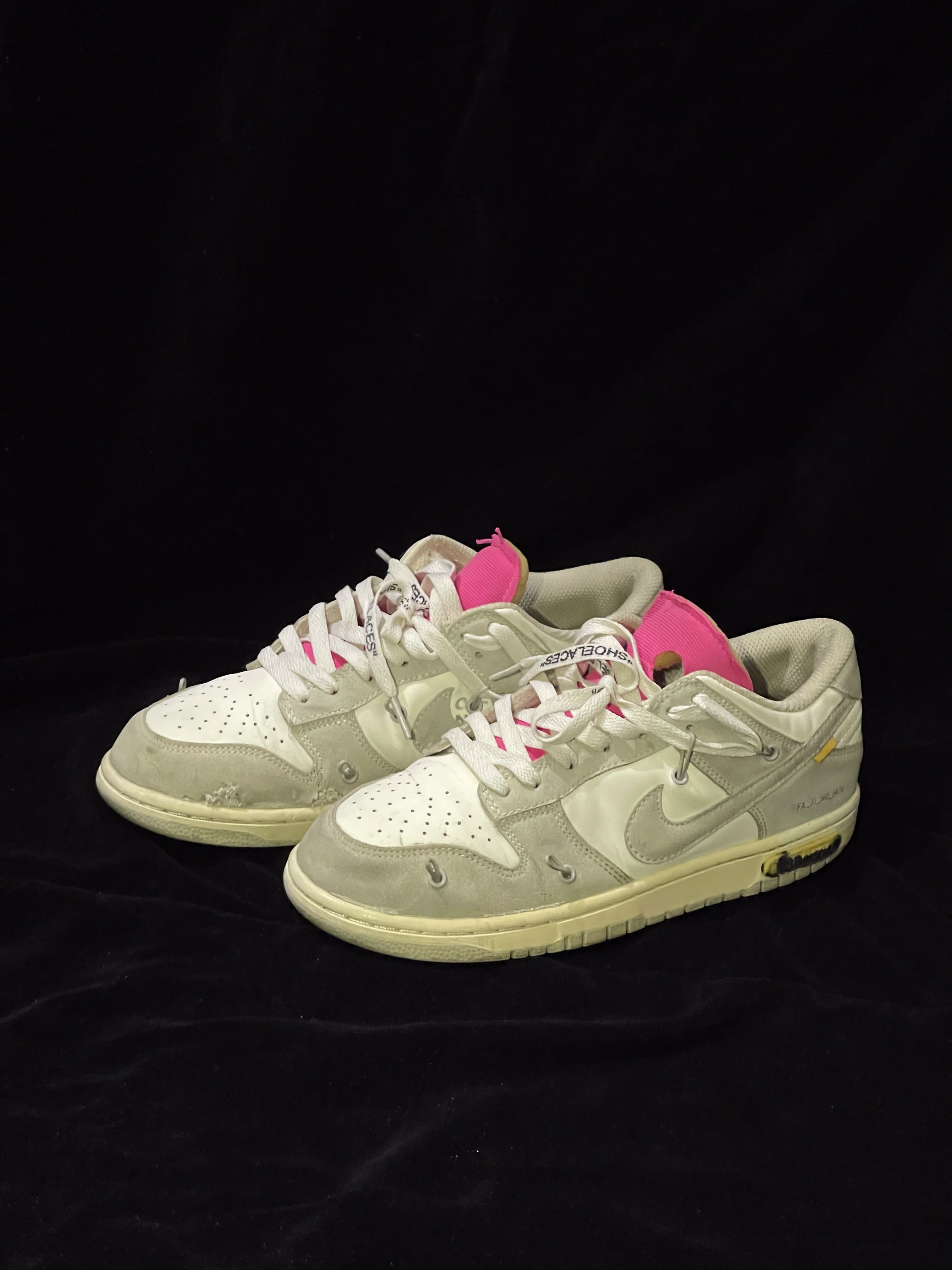 Off White Nike dunks x off wht lot18 - 9/10 Preloved basketball in Pakistan