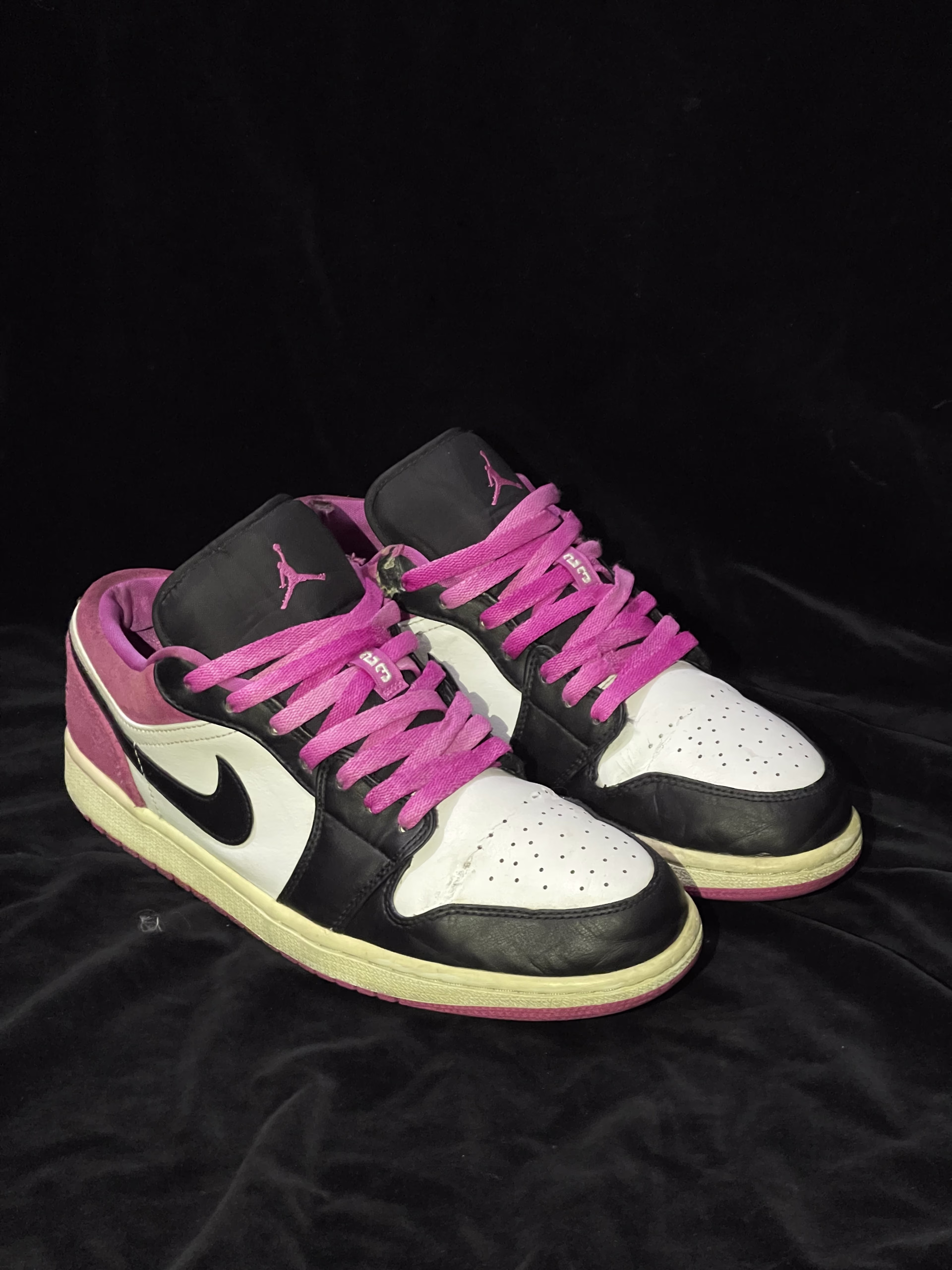 Jordan Jordan 1 low pink - 9/10 Preloved basketball in Pakistan