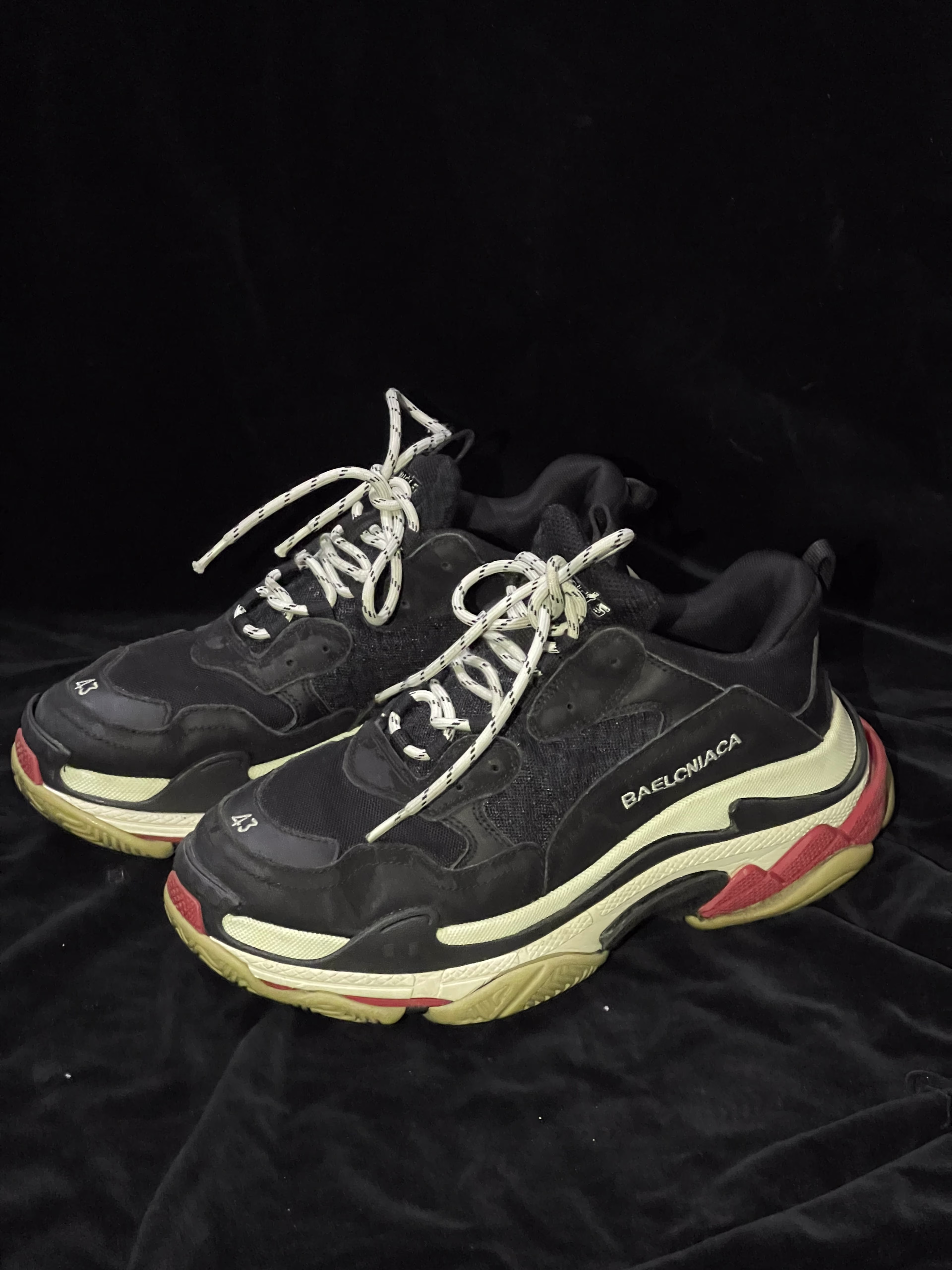 Balenciaga Balenciaga triple s black - 9/10 Preloved luxury in Pakistan