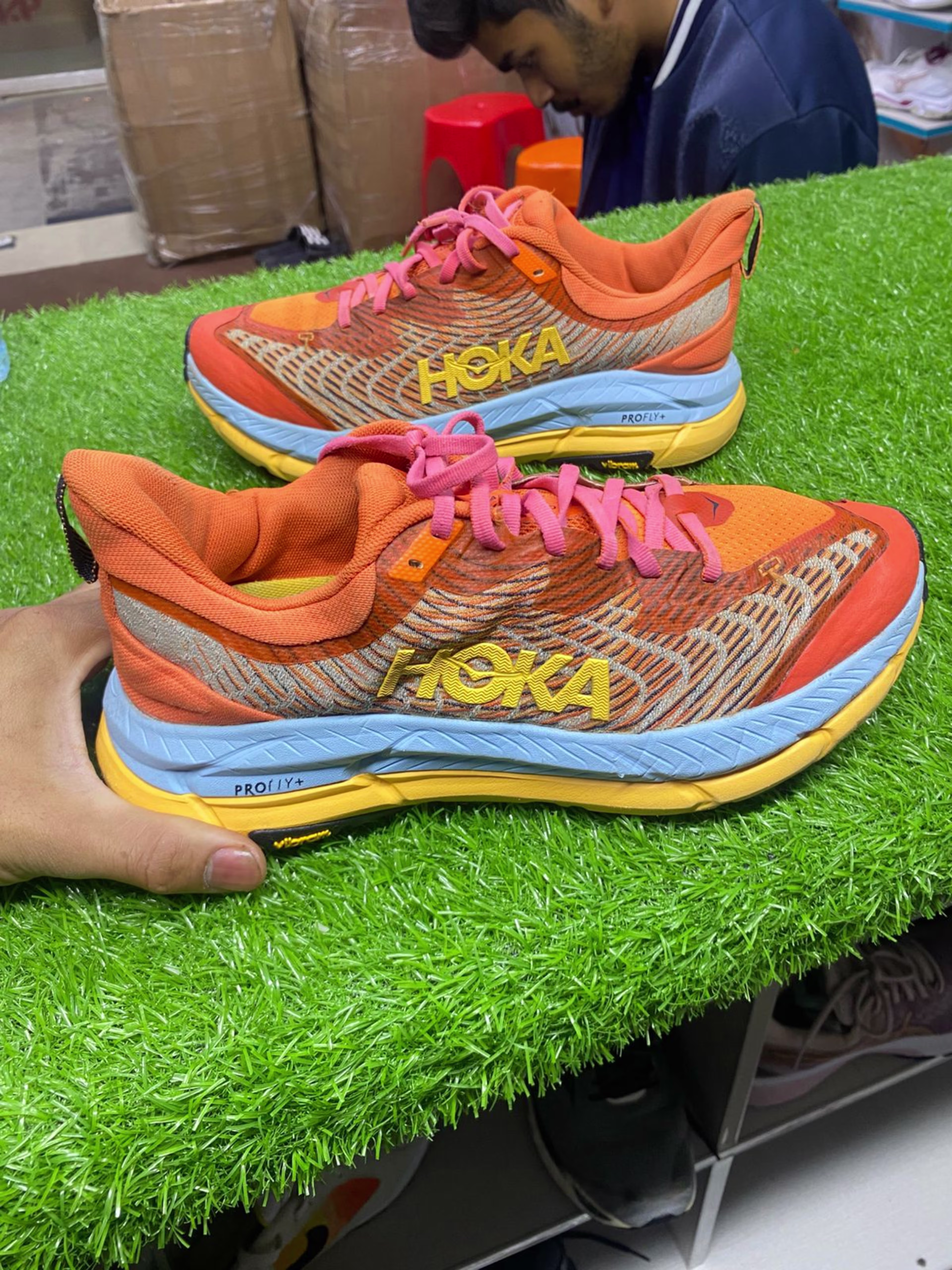 Hoka Hoka ONE ONE - 9/10 Preloved Running in Pakistan