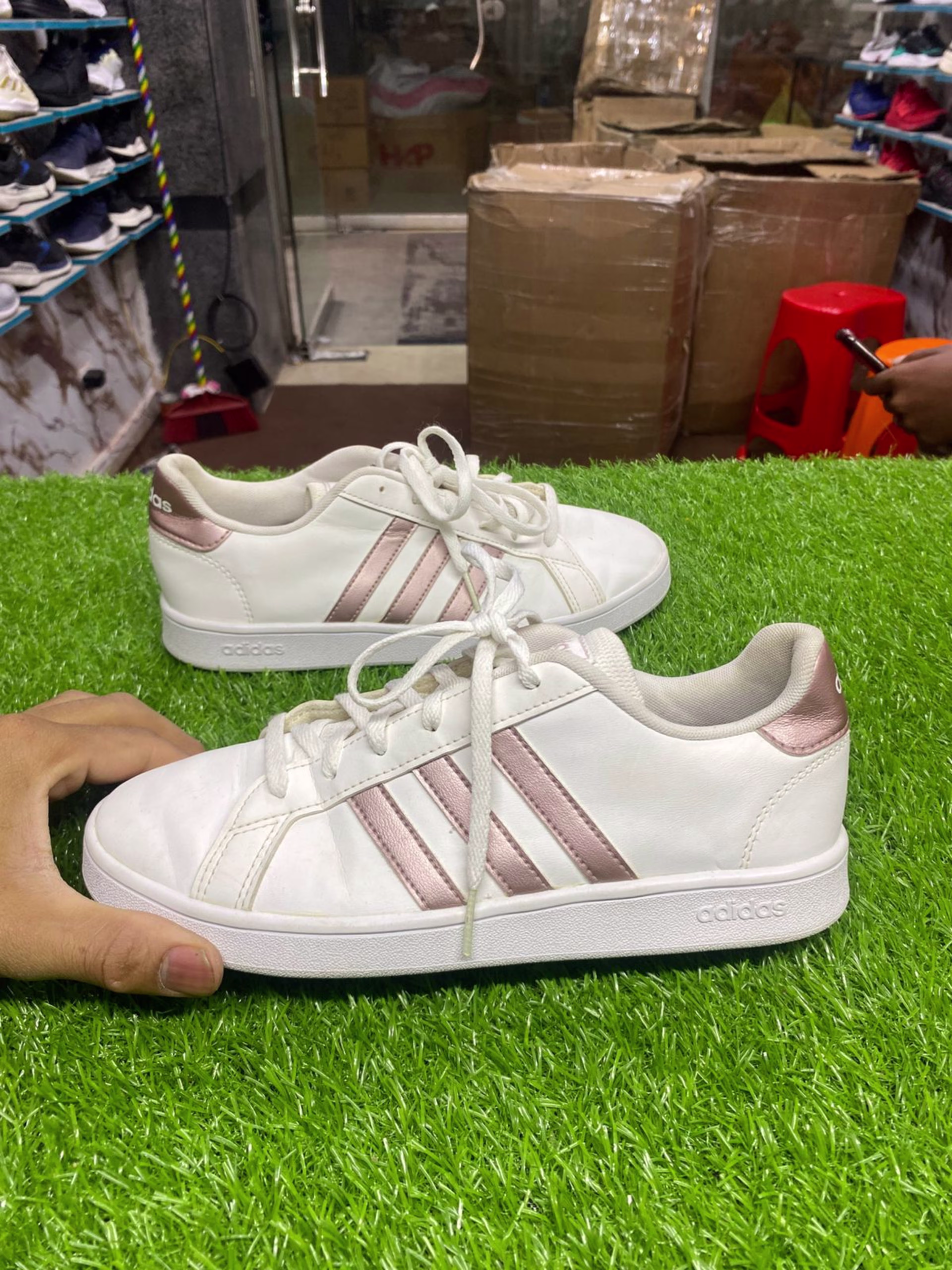 Adidas Adidas White Pink Sneaker - 10/10 Preloved lifestyle in Pakistan
